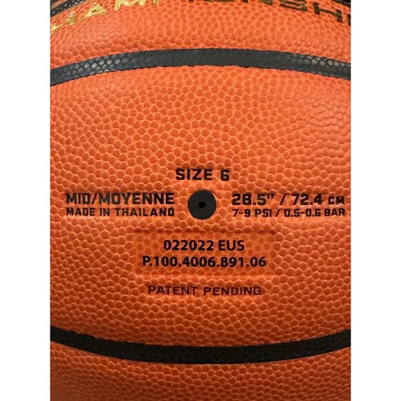 Nike UConn Huskies NCAA Team Issued Championship Elite Basketball Size 6 / 28.5 - Picture 3 of 3